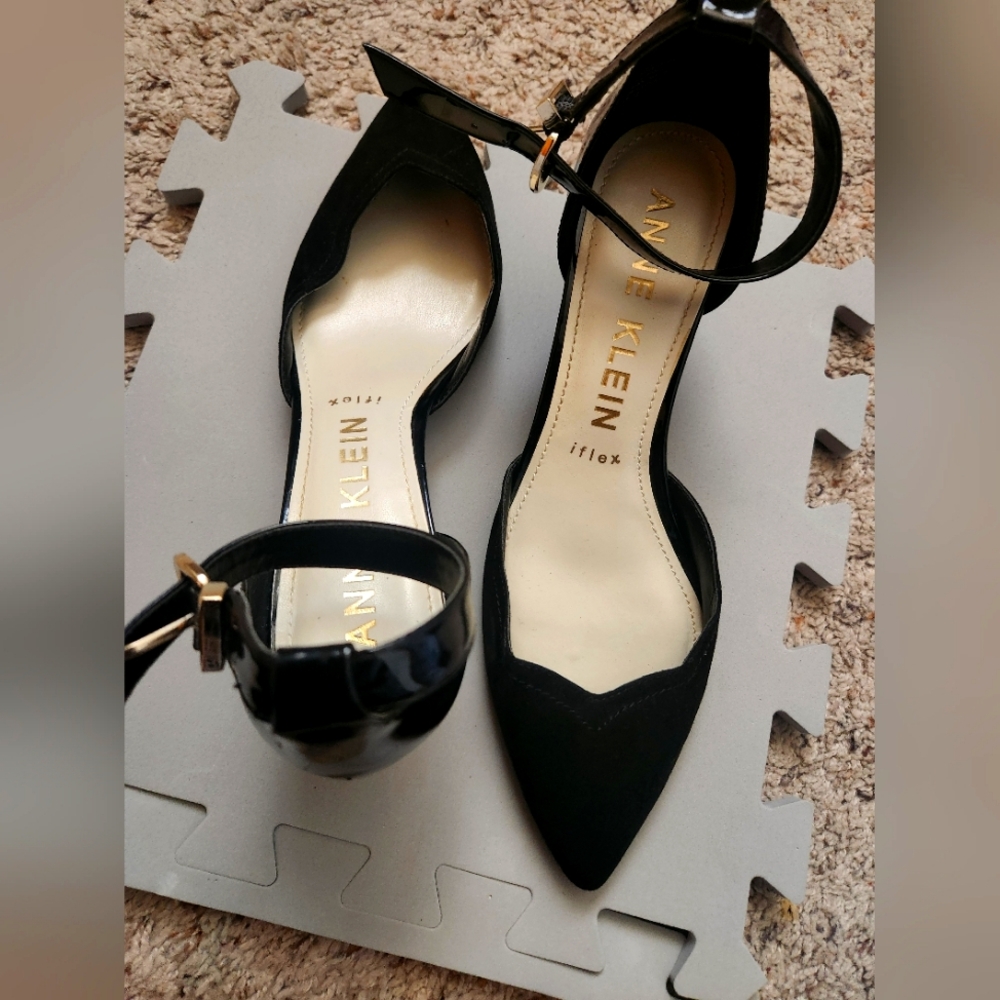AK Anne Klein heel